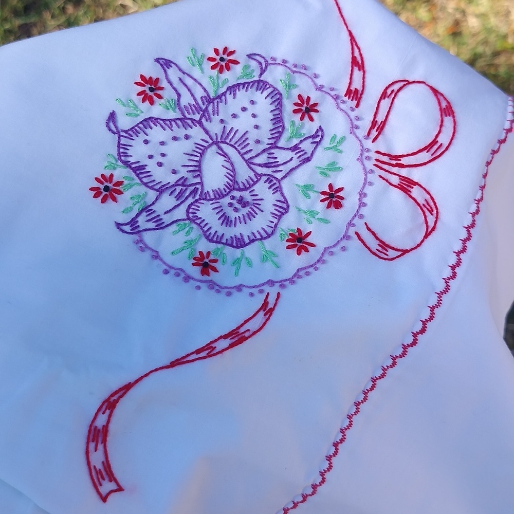 '50s Vintage Handmade Floral Hand Stitched Purple Iris Pillowcase / Queen